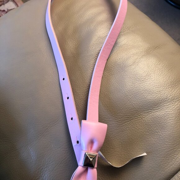 Girls pink fashion belt with bow buckle fits ages 4-7 - Picture 1 of 4